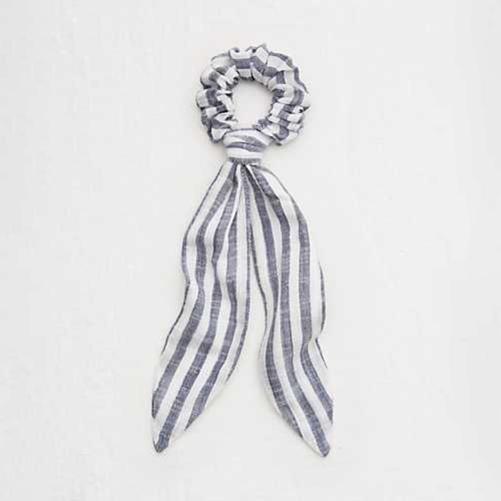 ✨4 for $15✨ LIKE NEW - AERIE SCARF Blue and white Striped SCRUNCHIE
